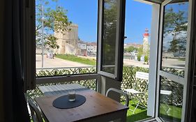 Les 3 Tours Et Parking